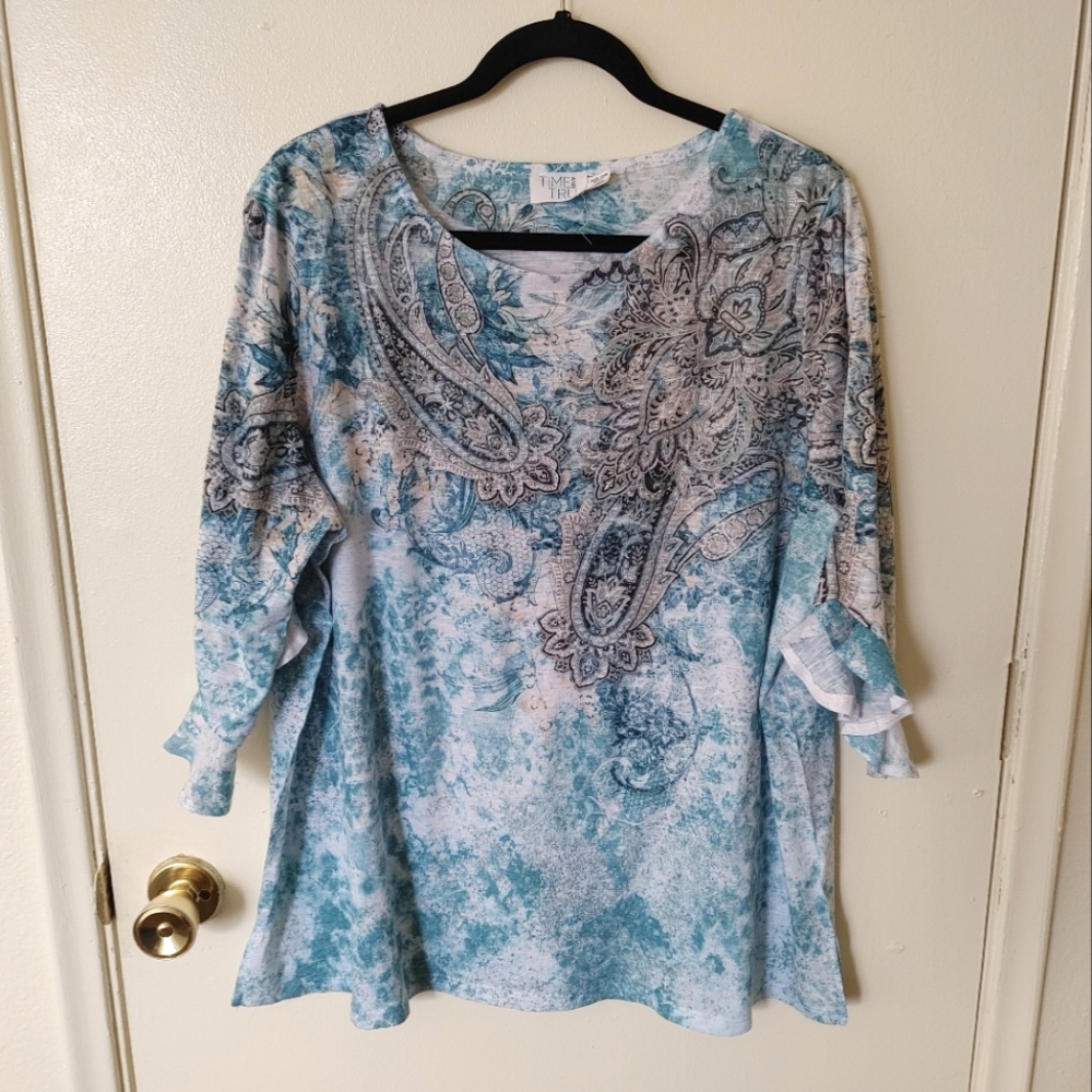 Teal/white paisley pattern 3/4 sleeve blouse